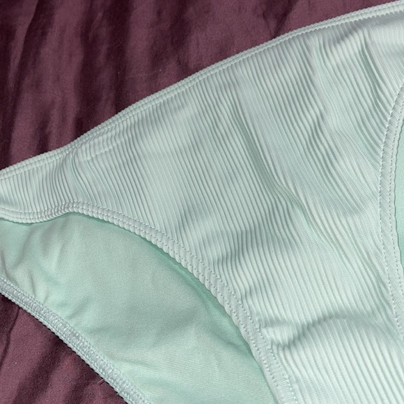 Nwt Roxy swim bottom - Picture 2 of 8